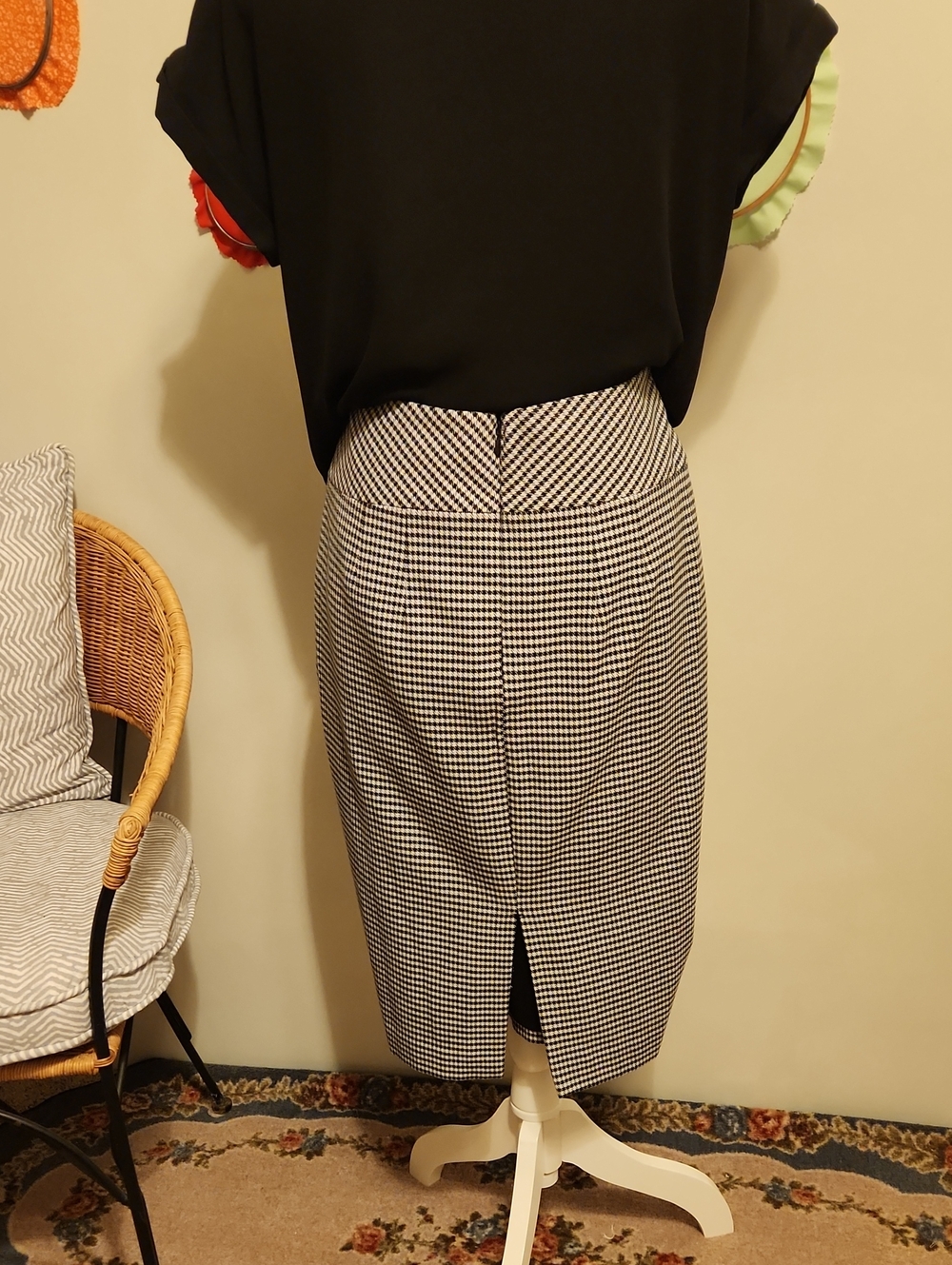 Express Black and White Houndstooth Pencil Skirt - Picture 2 of 6